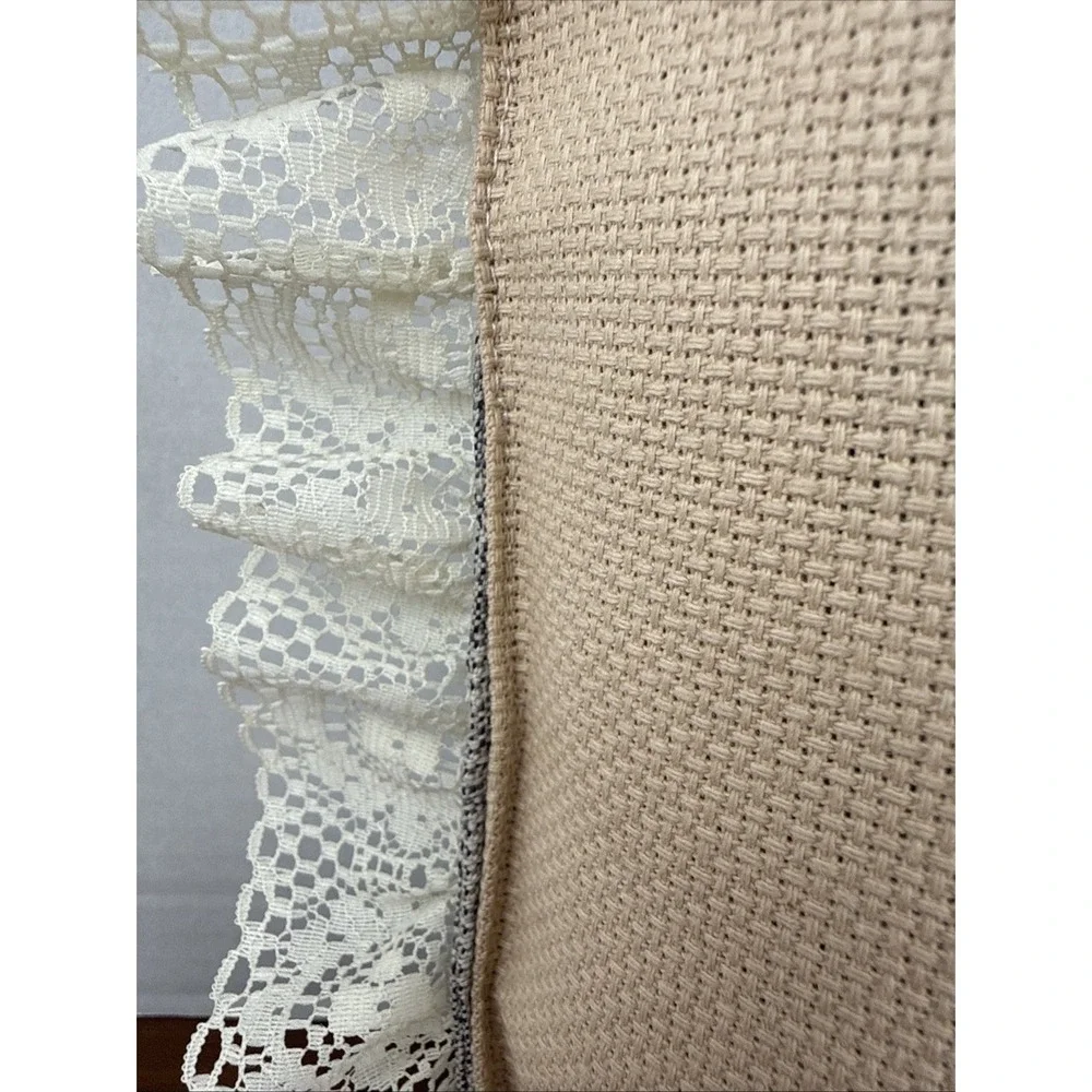 Vintage Crosstitch‎ Needlepoint Pillow Lace Trim